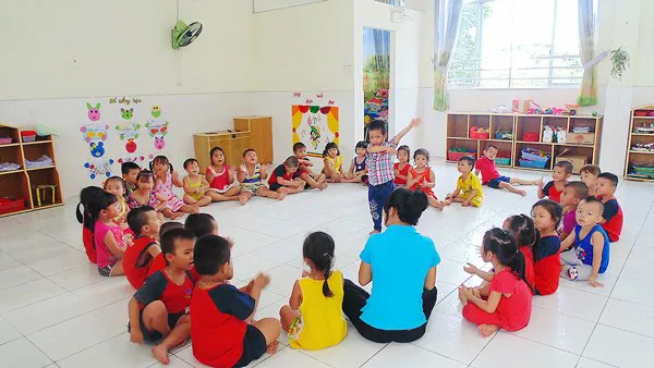 Thêm 2 quận, huyện giữ con công nhân ngoài giờ