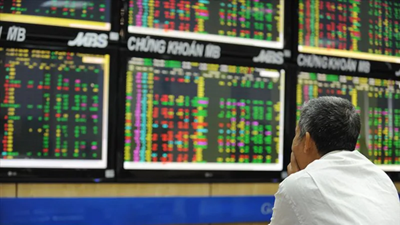VN-Index giảm gần 10 điểm 