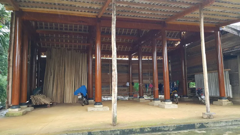 Nhà gỗ bất hợp pháp về xuôi
