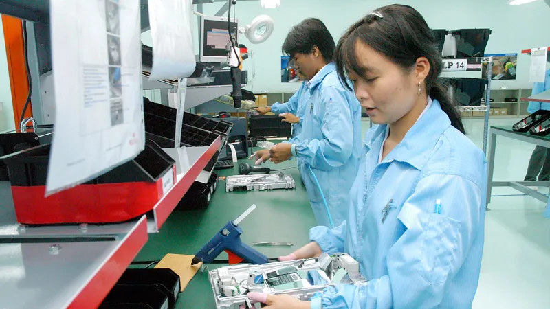 Sản xuất máy đọc mã vạch xuất khẩu tại Công ty Datalogic Scanning trong Khu công nghệ cao TPHCM. Ảnh: CAO THĂNG