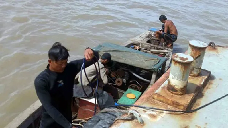Lực lượng chức năng vẫn đang tích cực tìm hai người bị mất tích. Nguồn: VOV