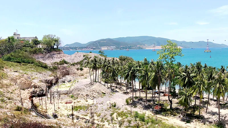 Một góc dự án lầu Bảo Đại đang xây dựng dở dang