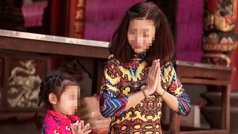  Một nữ diễn viên - người mẹ đơn thân và con gái 