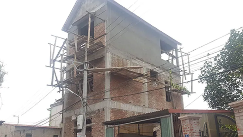 Sập giàn giáo xây dựng, 2 người tử vong, 1 người bị thương