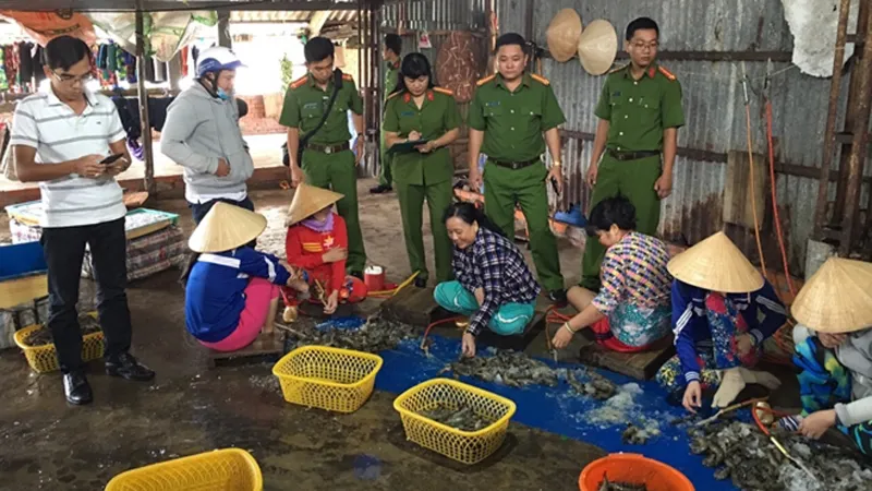 120 trường hợp vi phạm tôm chứa tạp chất