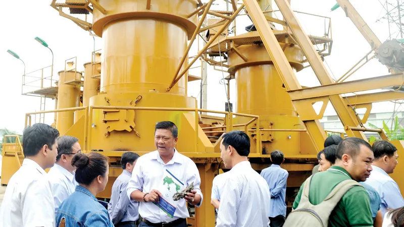 Hệ thống chuyển hóa rác thành khí chạy máy phát điện tại bãi rác Gò Cát. Ảnh: THÀNH TRÍ