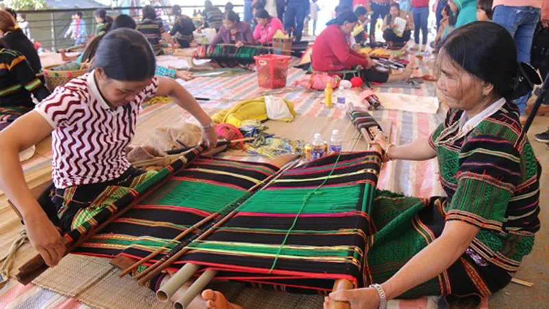 Lần đầu tiên Việt Nam tổ chức Lễ hội văn hóa thổ cẩm