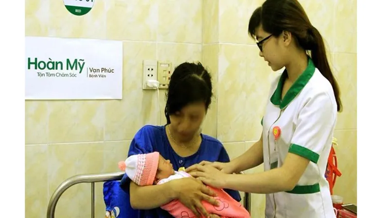 Cấp cứu kịp thời thai nhi ngôi ngược lọt nửa người ra ngoài