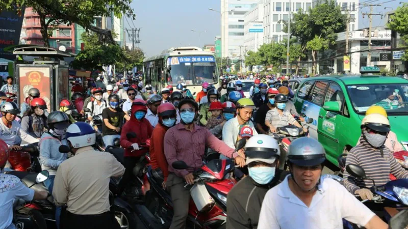 Xử lý nghiêm hành vi lưu thông trái quy định trên đường Cộng Hòa, Trường Chinh