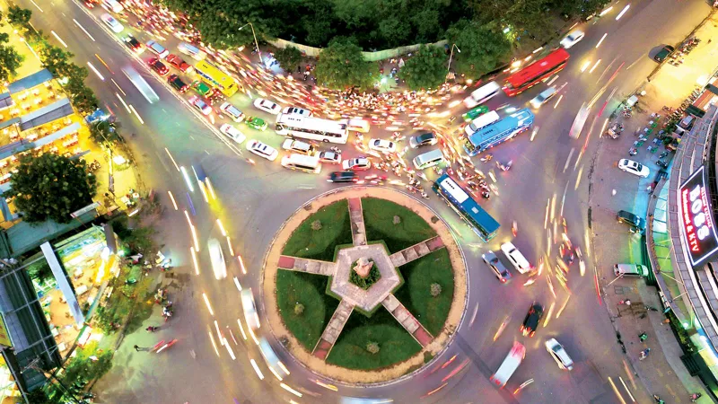 Muôn sắc bùng binh