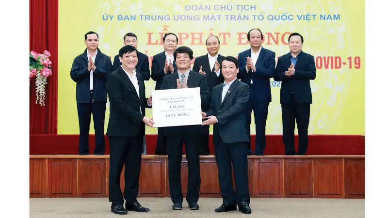 Thaco trao 10 tỷ đồng hỗ trợ Quỹ phòng chống dịch Covid-19