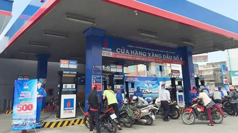 Giá xăng giảm 308-401 đồng/lít