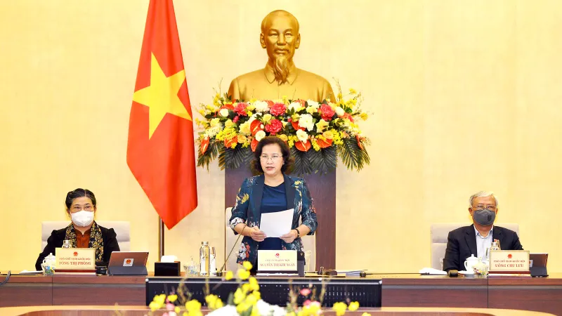 Chủ tịch Quốc hội Nguyễn Thị Kim Ngân phát biểu bế mạc phiên họp thứ 44 của UBTVQH. Ảnh: VIẾT CHUNG