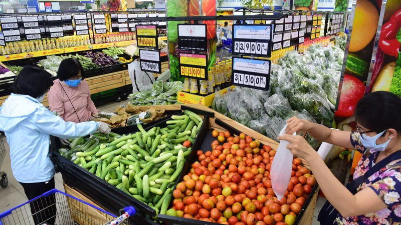 Rau củ quả và gia cầm giảm giá