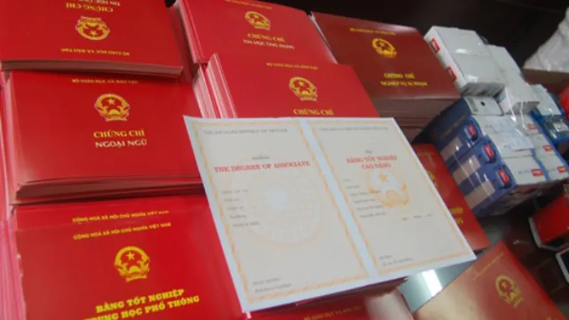Xử lý nghiêm cán bộ xài bằng giả