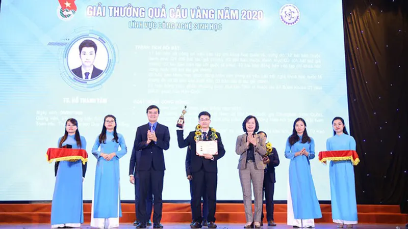Nhà khoa học trẻ ĐH Quốc gia TPHCM được trao giải thưởng Quả cầu vàng 2020