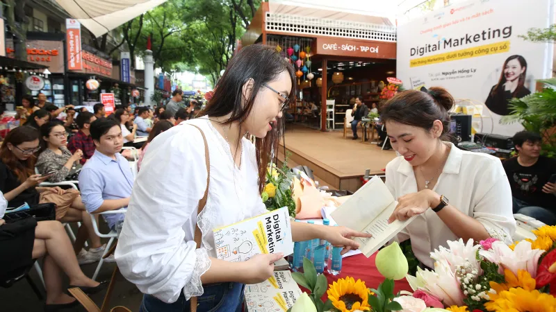 Nhà văn Bích Ngân, Chủ tịch Hội Nhà văn TPHCM: Đặt trách nhiệm, nghĩa vụ phụng sự lên đầu