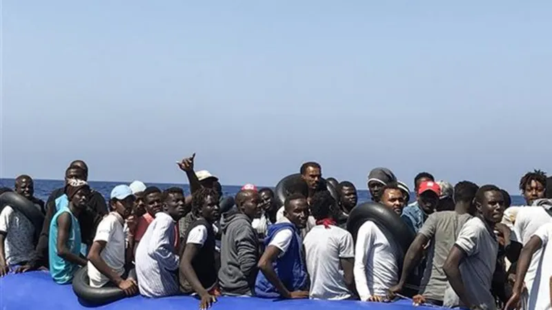 Giải cứu hơn 230 người di cư trái phép ngoài khơi Libya