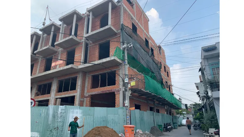 Công trình xây dựng gây nguy hiểm cho người dân 