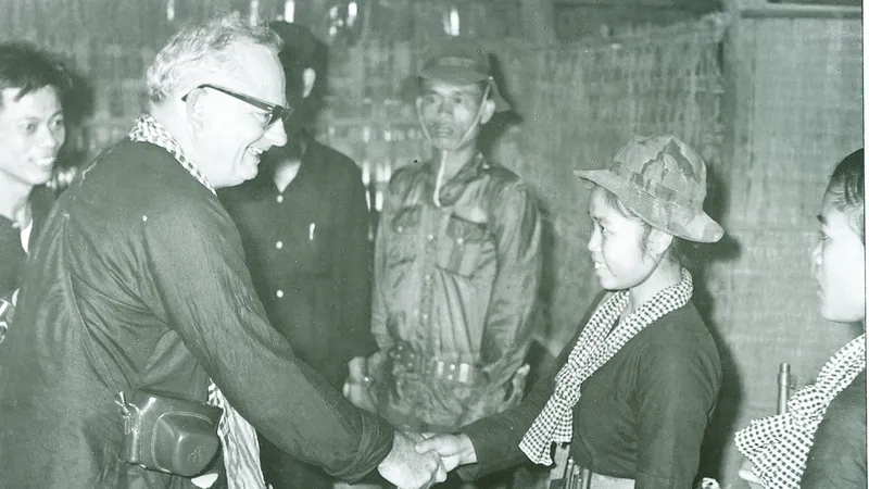 Những bông hoa ngược dòng của “đất thép”