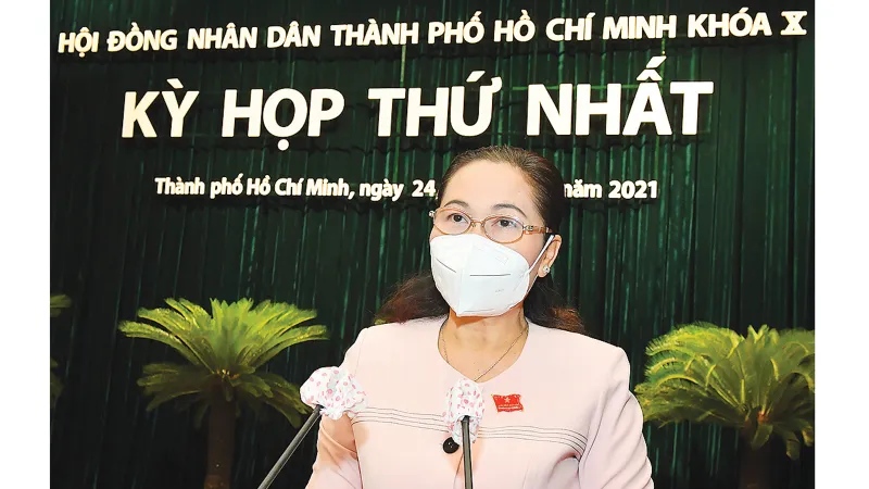 Xem xét 7 tờ trình của UBND TPHCM