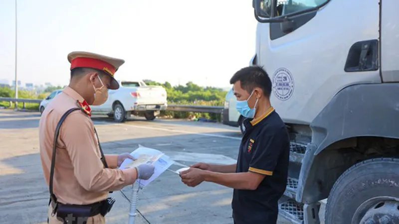 Tháo gỡ để ngăn đình trệ vận tải hàng hóa