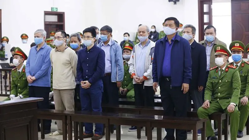 Các bị cáo trong vụ án Ethanol Phú Thọ trong phiên sơ thẩm