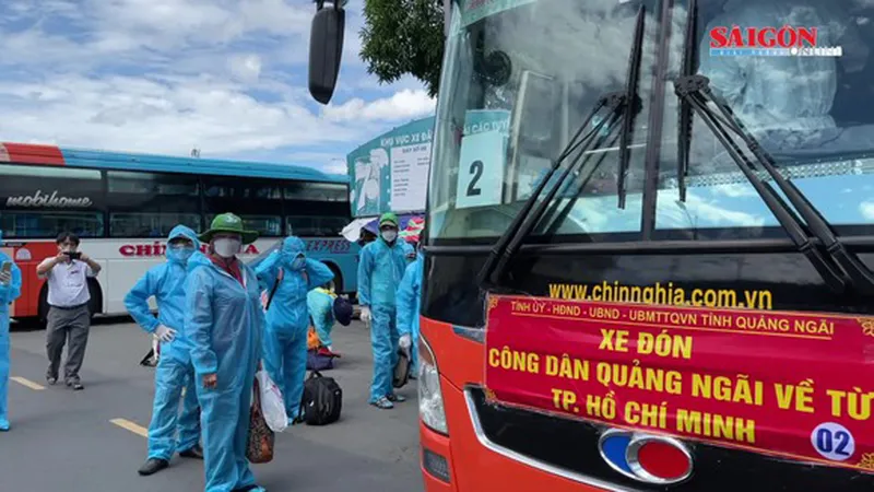 Bố trí phương tiện đưa đón người dân về quê an toàn, chu đáo