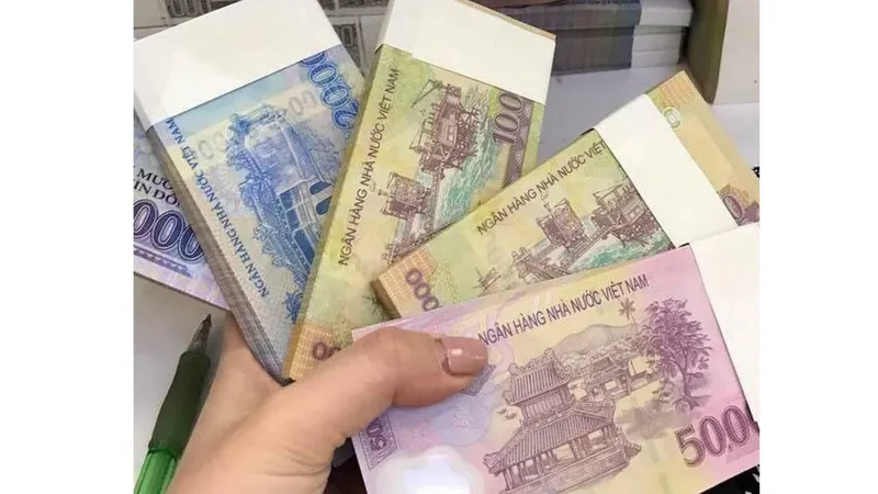 Truy tố cựu nhân viên ngân hàng lừa đổi tiền tết hàng tỷ đồng