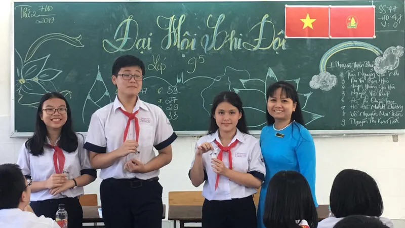 Giáo viên trung học: Tự hào người truyền lửa