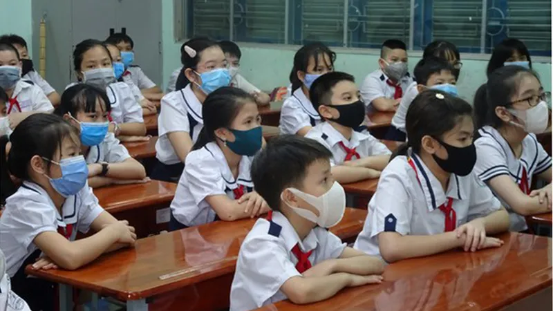 Hà Nội cho học sinh lớp 1 và 2 tới trường kiểm tra học kỳ