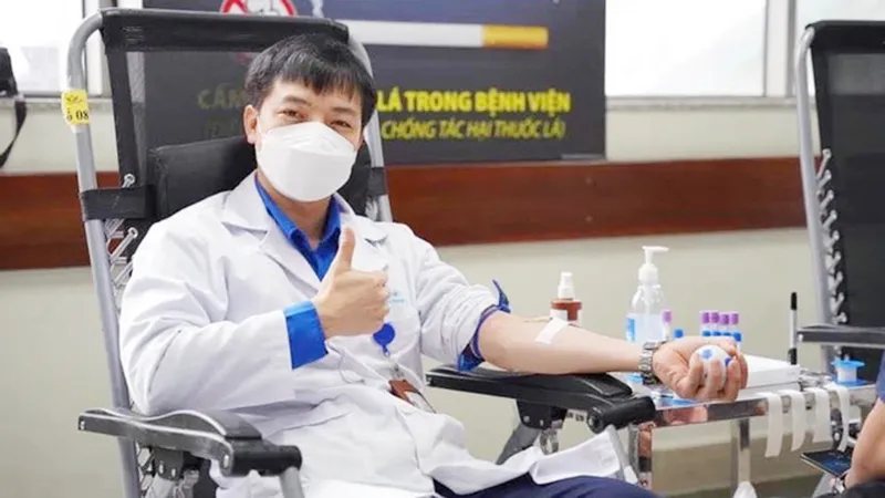 ThS. BS Lê Xuân Tùng, Phó Bí thư Đoàn Thanh niên Bệnh viện Nhi Trung ương, UVBCH - Chủ nhiệm UBKT Công đoàn bệnh viện - 1 trong 10 Thầy thuốc trẻ Việt Nam tiêu biểu 2021. Ảnh: VGP