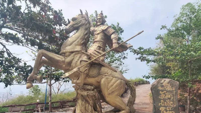Thẩm định tượng Đức thánh Trần Hưng Đạo tại Khu du lịch Hồ Mây 
