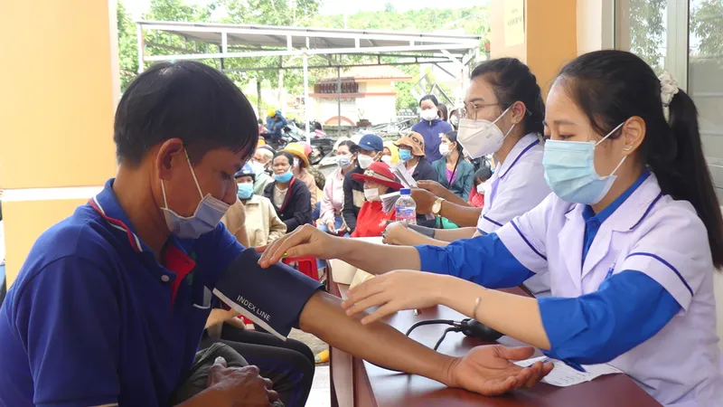 Mang hơi ấm đến vùng biên