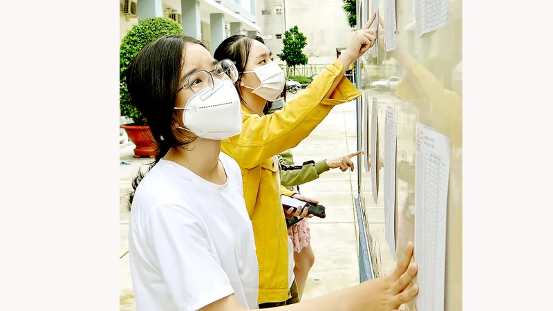 Điểm chuẩn lớp 10 công lập ở TPHCM: Chênh lệch khá lớn giữa nội và ngoại thành