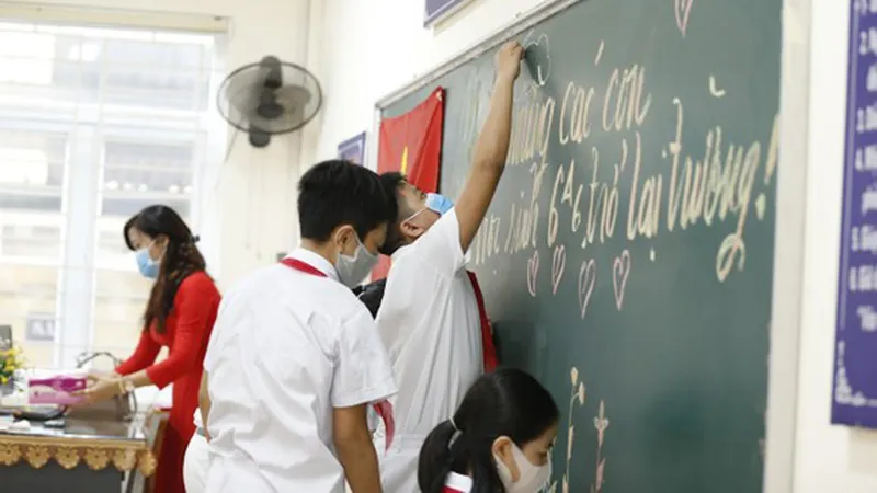 Nỗ lực vượt qua thách thức trong năm học mới