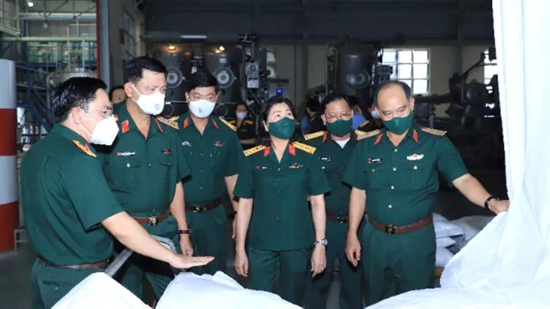 Lãnh đạo Bộ Tư lệnh Quân khu 7 thăm Công ty CP Dệt may 7 (thuộc Công ty Đông Hải)