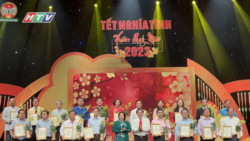 Chương trình “Tết nghĩa tình” góp hơn 9 tỷ đồng chăm lo tết cho trẻ mồ côi, nông dân khó khăn