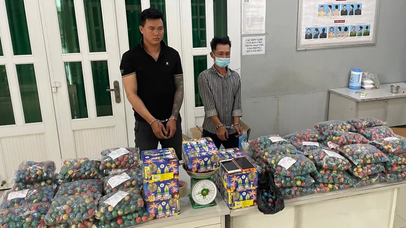 Pháo lậu bị lực lượng chức năng thu giữ tại TPHCM. Ảnh: CHÍ THẠCH