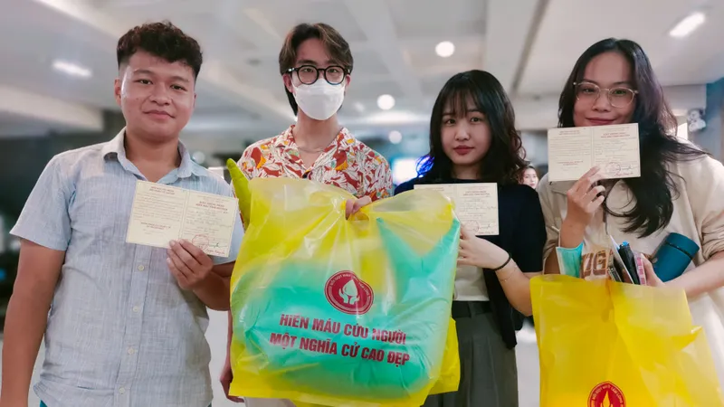 Xung quanh loạt bài “Trục lợi từ quà tặng hiến máu nhân đạo”: Quà tặng hiến máu không thể “cõng” phí đi kèm 