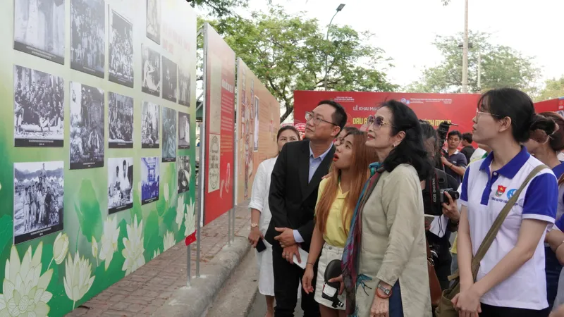 Khai mạc triển lãm “Dấu ấn 70 năm Điện ảnh cách mạng Việt Nam”