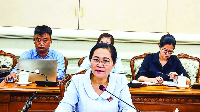  Chủ tịch HĐND TPHCM Nguyễn Thị Lệ phát biểu tại buổi giám sát về công tác cấp Giấy chứng nhận nhà đất cho tổ chức và cá nhân tại các dự án phát triển nhà ở thương mại trên địa bàn TP Thủ Đức. Ảnh: ĐỨC TRUNG