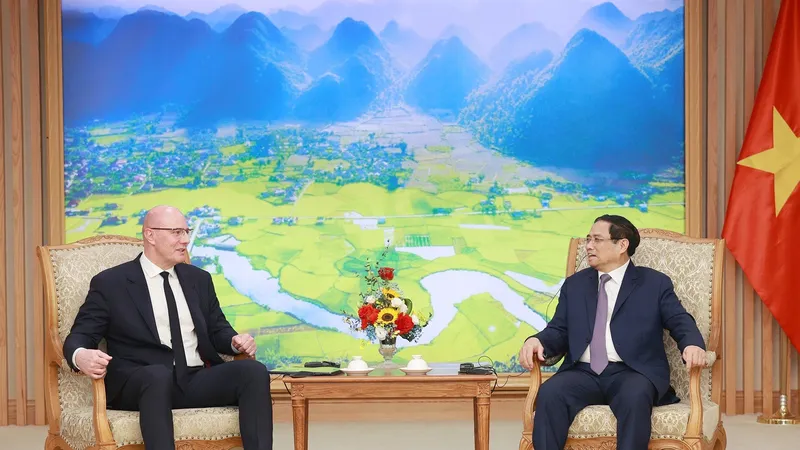 Thủ tướng Phạm Minh Chính tiếp Phó Thủ tướng Nga Dmitry Chernyshenko. Ảnh: TTXVN