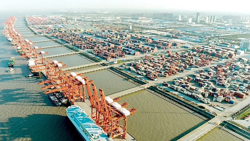 Cảng Taicang, tỉnh Giang Tô, phía Đông Trung Quốc, nhộn nhịp vào tháng 3-2023. Ảnh: XINHUA