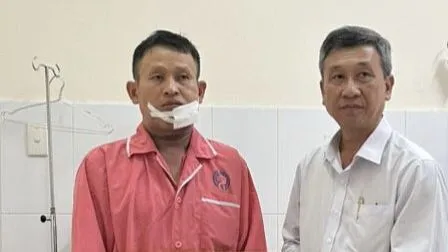 Bình Dương: Khen thưởng nhân viên phòng giao dịch sau vụ khống chế đối tượng dùng súng cướp ngân hàng 