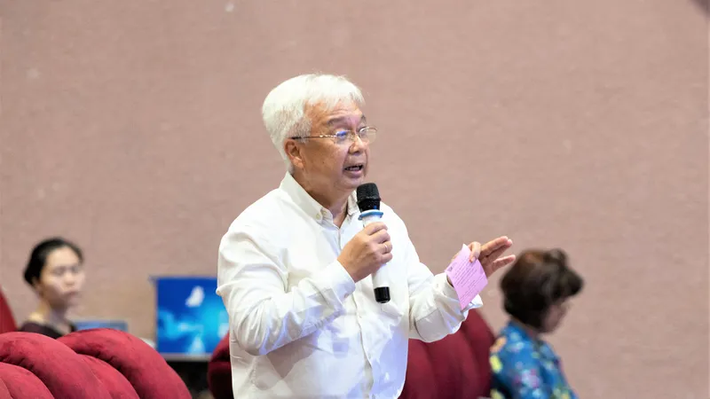 PGS-TS Phan Thanh Bình, nguyên Chủ nhiệm Ủy ban Văn hóa Giáo dục Thanh niên, Thiếu niên và Nhi đồng Quốc hội, phát biểu tại hội thảo