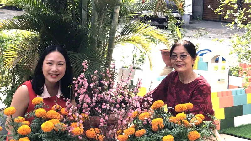 Tình thân kéo gần khoảng cách giữa các thế hệ. Ảnh: NGÂN HÀ