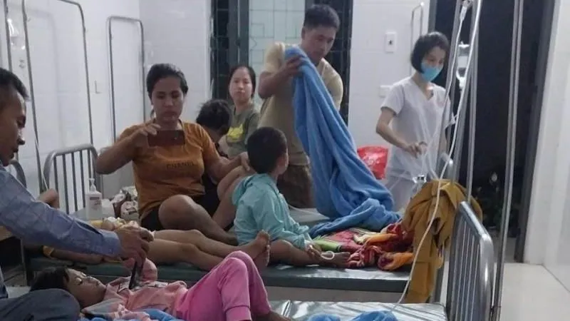 Nghệ An: Hàng chục trẻ mầm non nhập viện nghi bị ngộ độc thực phẩm