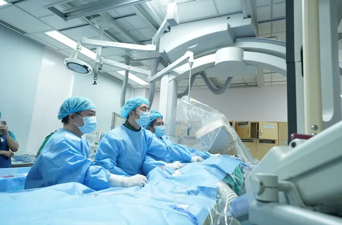 Các bác sĩ triển khai kỹ thuật mới thay van động mạch phổi cho bệnh nhân 