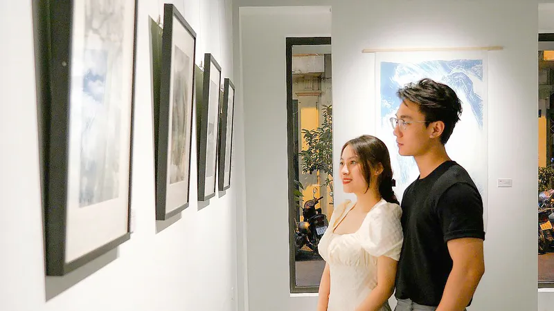 Bộ ảnh “Silver Lining” triển lãm trong khuôn khổ “Photo Hanoi’23 - Biennale”, sự kiện nhiếp ảnh quốc tế đầu tiên tại Việt Nam vào tháng 5 vừa qua Ảnh: NOIRFOTO 